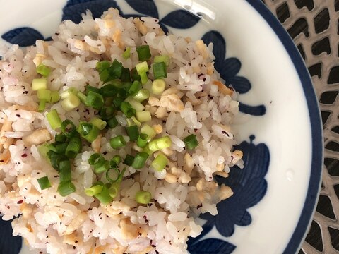 鶏ひき肉のゆかりチャーハン